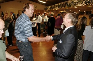 Chuck Baldwin shaking hands with former Libertarian Gubanatorial candidate in California, Art Olivier